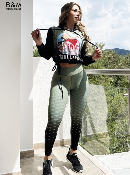 Outfit Deportivo De Color Vivo